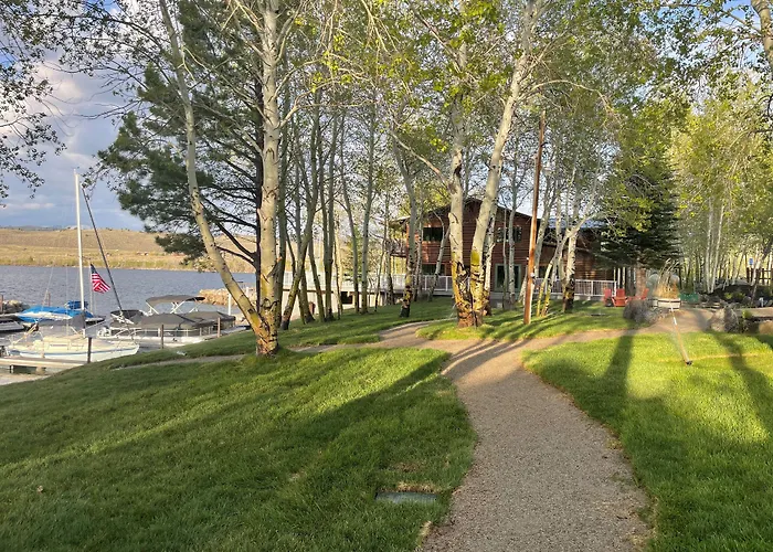 Lakeside Lodge And Marina